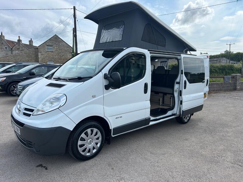 NISSAN NV300