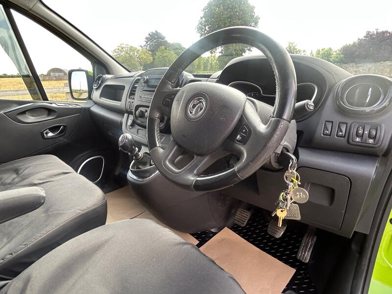 VAUXHALL VIVARO