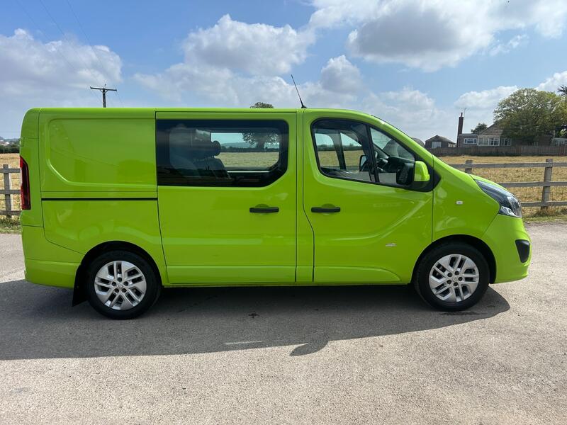 VAUXHALL VIVARO