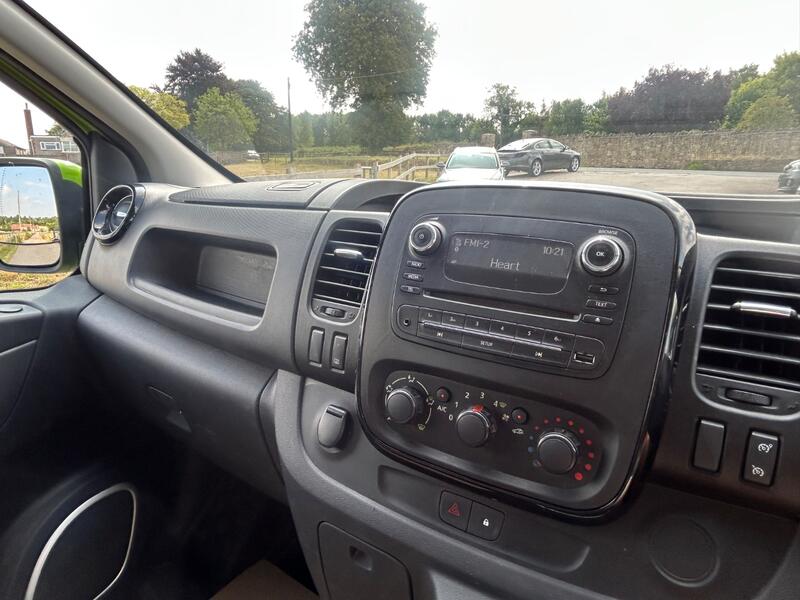 VAUXHALL VIVARO